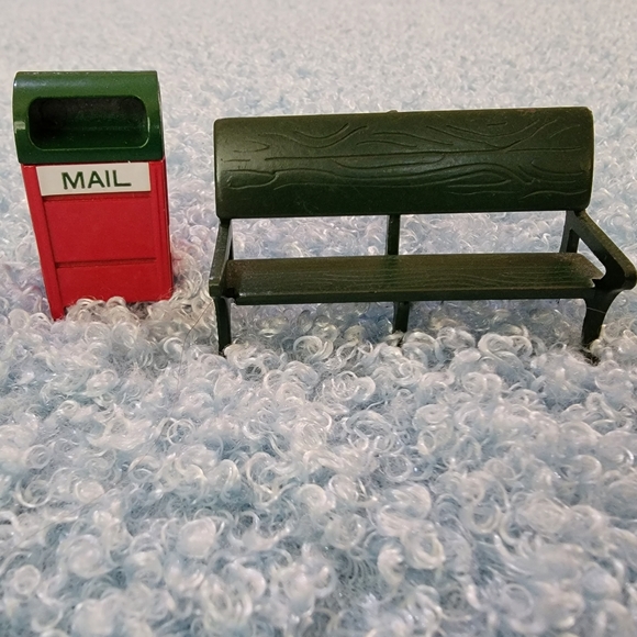🪧 Miniature Bench and Mail Box 🪧 - Picture 1 of 6